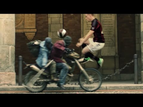 AC Milan Commercial Video – Chase in Milan December 2015