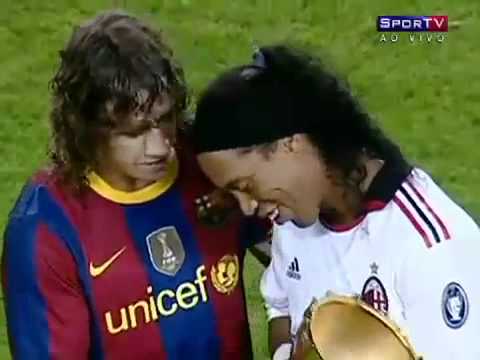 Milan 1×1 barcelona 25/08/2010 – Ronaldinho gaucho é ovacionado