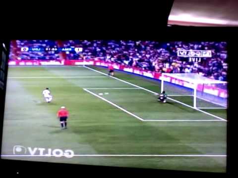 Cristiano Ronaldo's First Goal For Real MAdrid. Penalty Kick!!