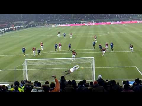 RONALDINHO Misses PENALTY (Inter Milan V AC Milan) 24.1.2010