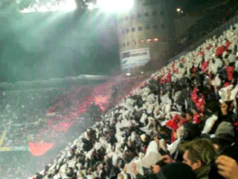 Derby Inter Milano – AC Milan 2:1 (15.2.2009) – Choreography during the Pazza Inter Amala song!