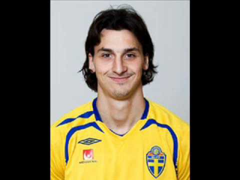 Zlatan Ibrahimović hälsar Facebook och Milanbloggen